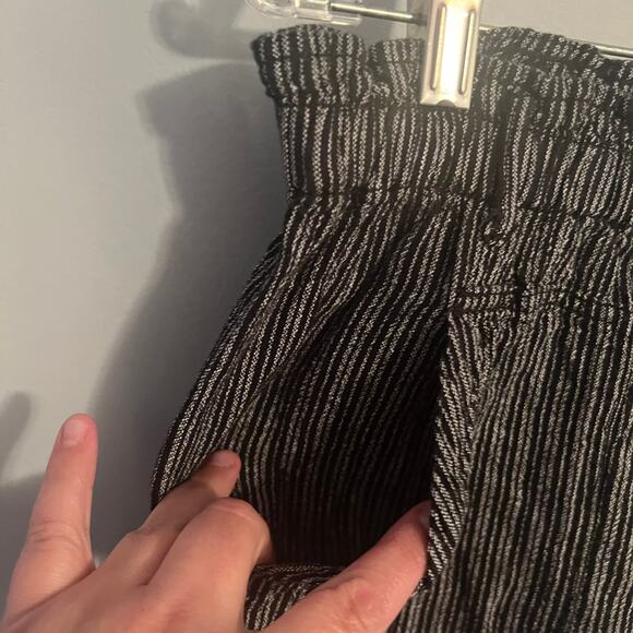 Time & Tru Pull On Shorts Linen Blend Women's Size Medium 8 / 10 Black & White - Picture 3 of 7